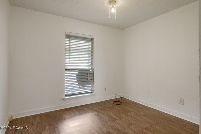 Building Photo - 102 Rue Calliope