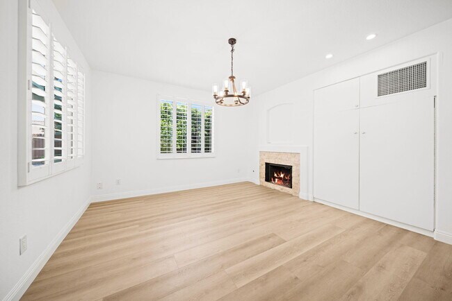 Building Photo - 37762 Drexell Dr