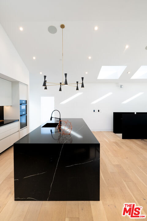 Building Photo - 627 Sunset Ave