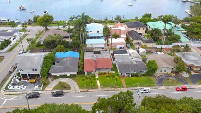 Building Photo - Charming Hollywood Home