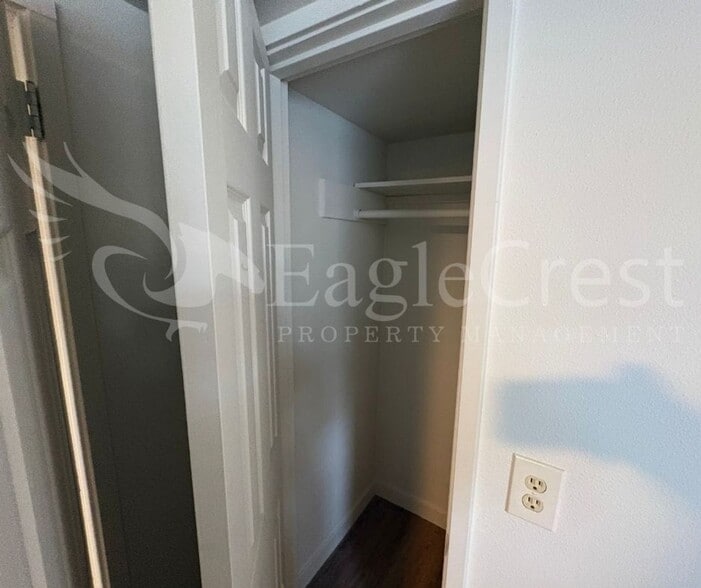 Building Photo - 236NCOLLEGE