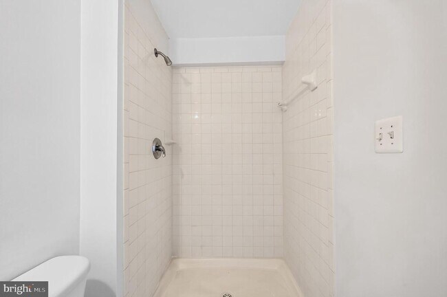 Building Photo - 15044 Gaffney Cir