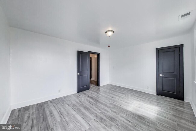 Building Photo - 3918 10th St NE