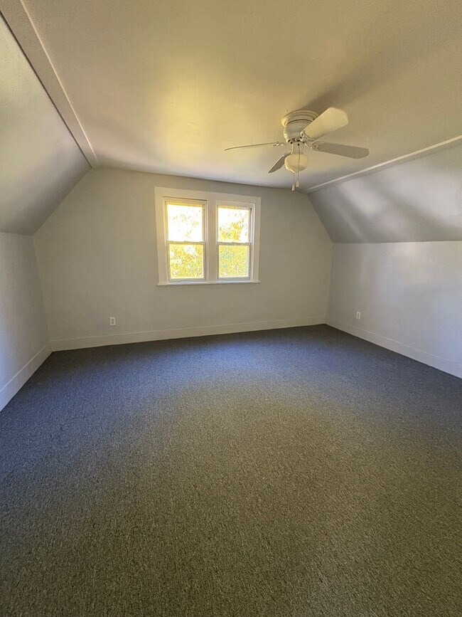 Building Photo - STUNNING Two Bedroom Single Family Home!