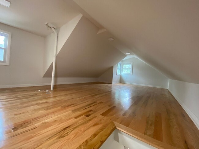 Building Photo - 215 Borden Ave