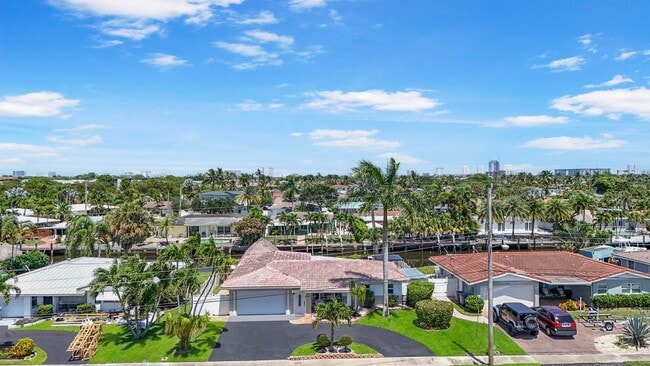 Building Photo - 220 SE 2nd Ave