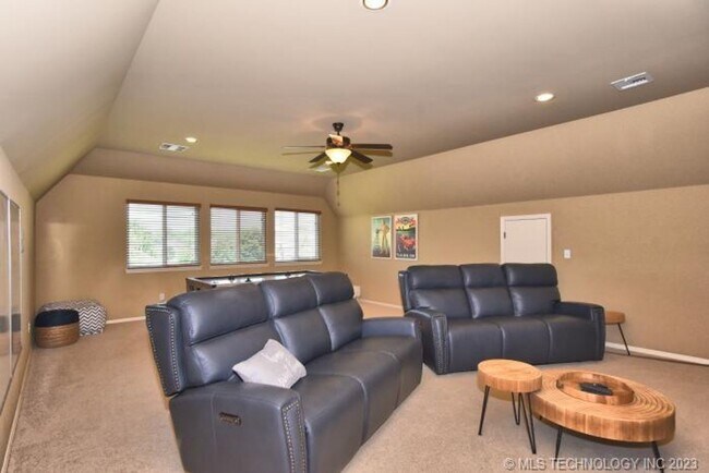 Building Photo - Room for the whole family in this 5 bedroom, 3-1/2 bath Executive Rental on corner lot in Millice...