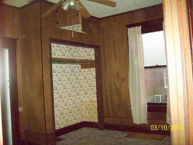 Building Photo - FARMINGTON - Historic downtown location / ...