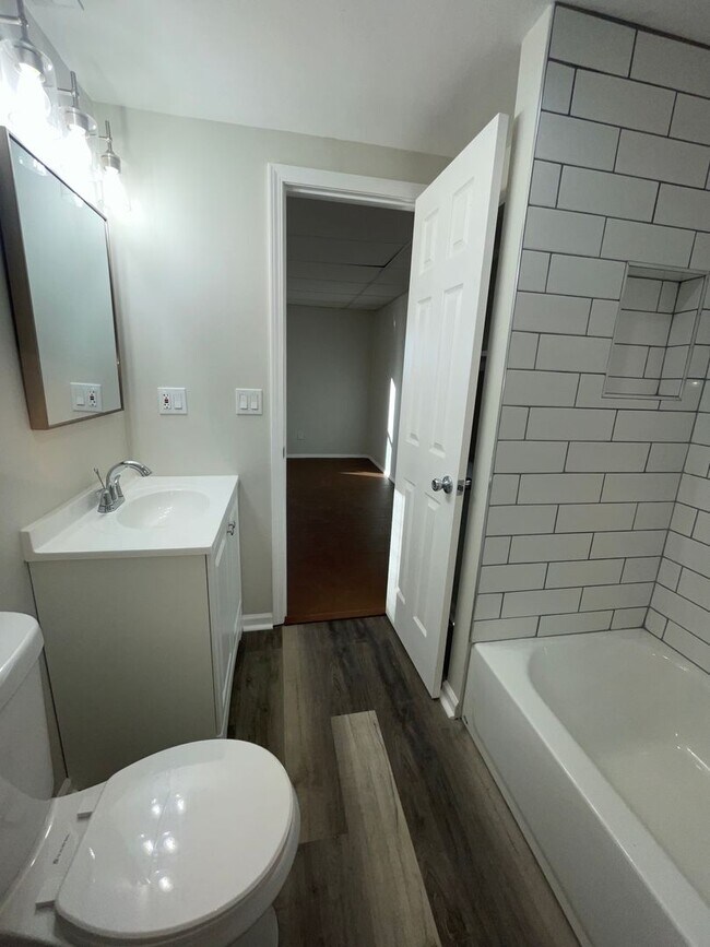Building Photo - 3BR/2BA Home with Detached Garage & Large Yard