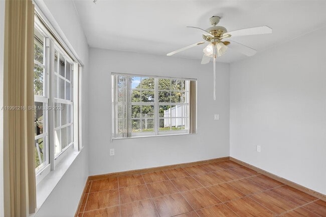 Building Photo - 2521 NW 72nd Ave