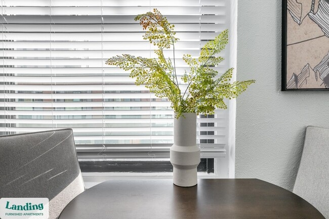 Building Photo - 933 McGee St