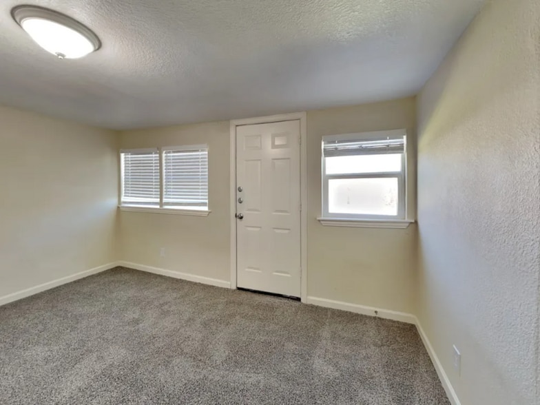 Building Photo - 5708 Kilpatrick Ave