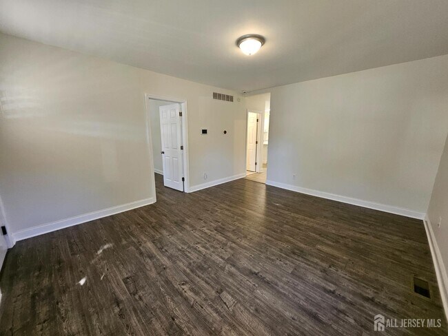 Building Photo - 60 6th Ave