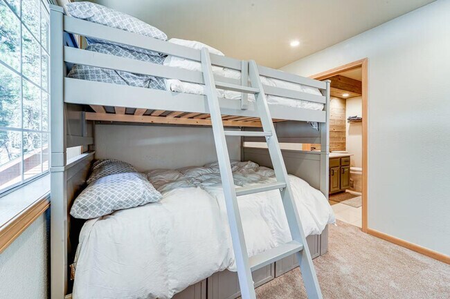 Building Photo - 14474 Northwoods Blvd