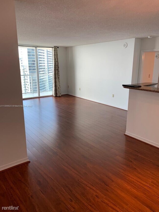 Building Photo - 2 br, 2 bath Condo - 1155 Brickell Bay Dr