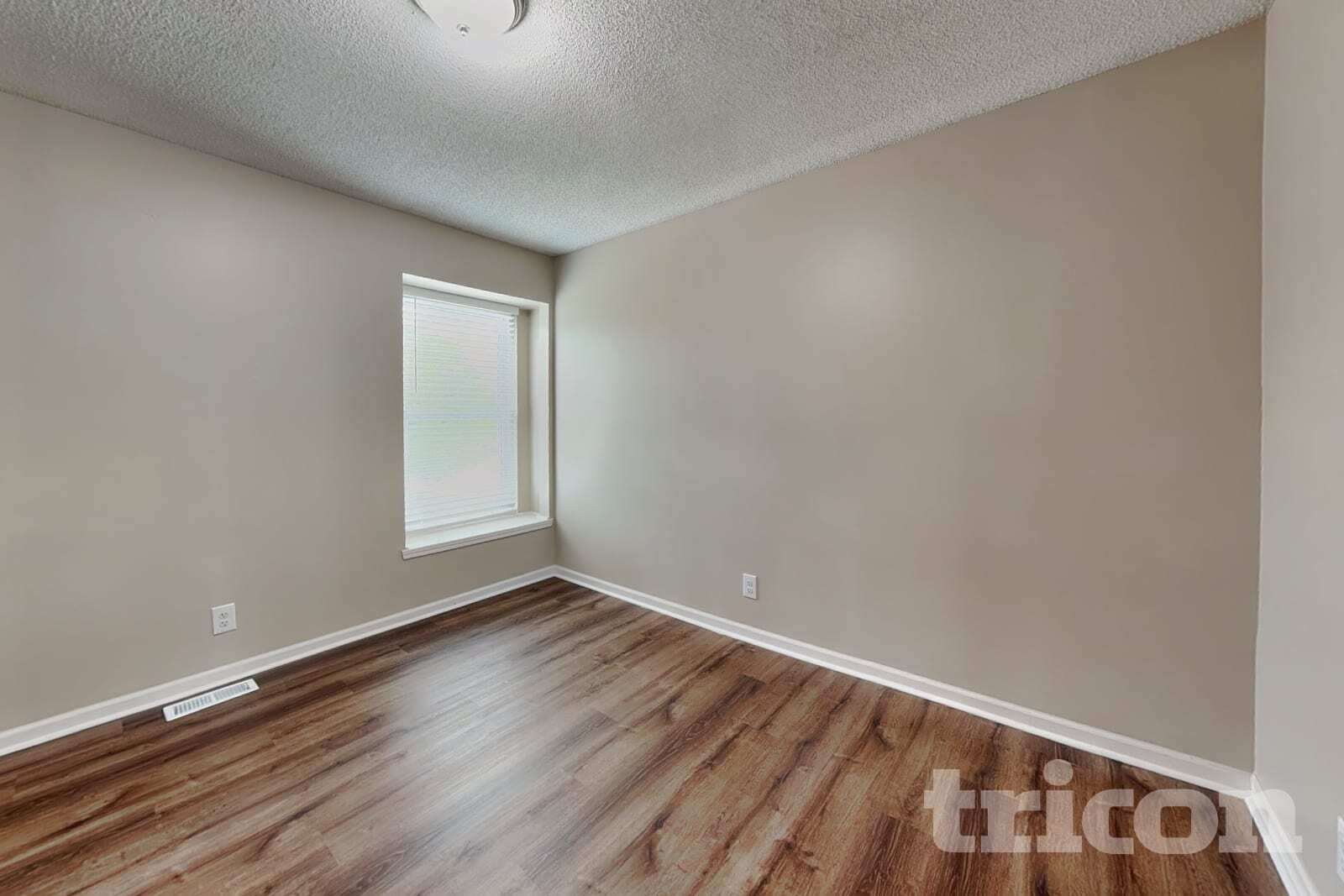 Building Photo - 16033 S Ocheltree St