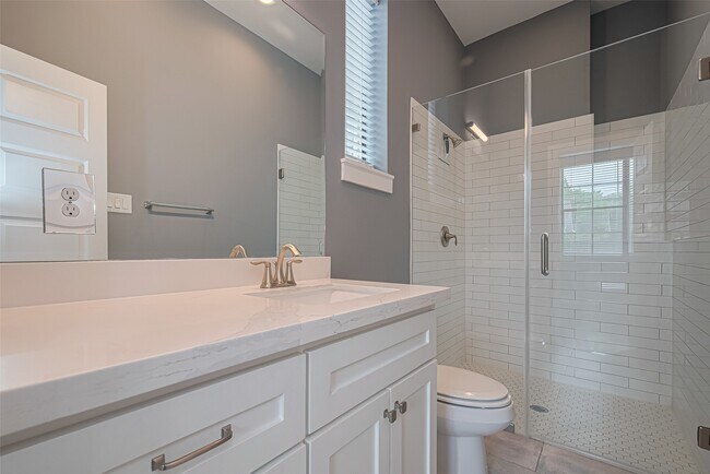 Building Photo - 4318 Center St