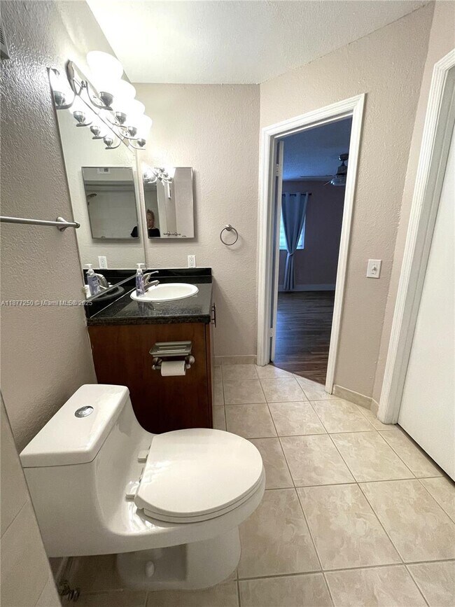 Building Photo - 12760 Vista Isles Dr