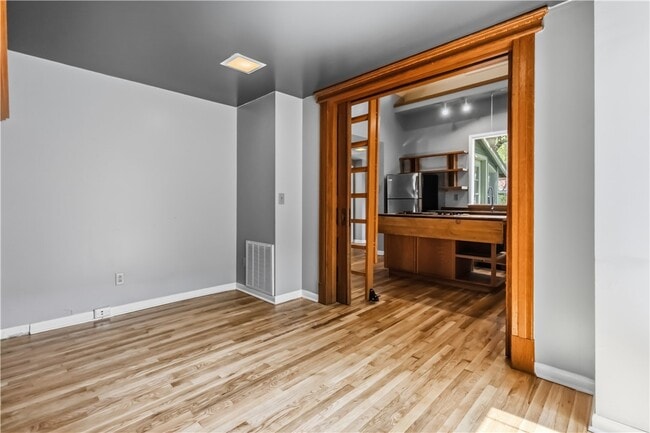 Building Photo - 310 S Duncan Ave