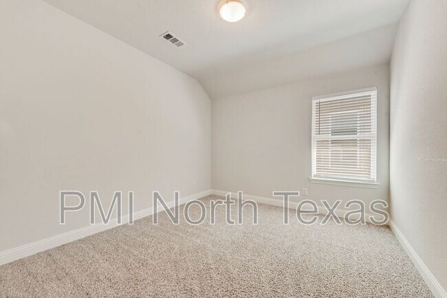 Building Photo - 512 Tartane Dr