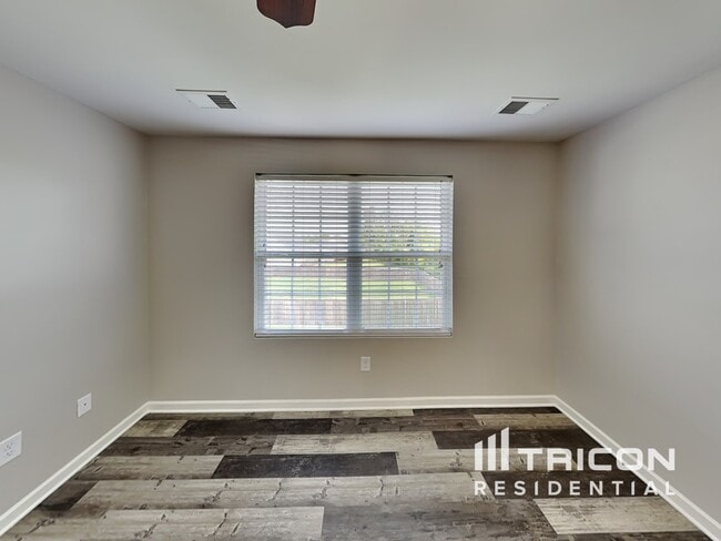 Building Photo - 537 Twyla Dr