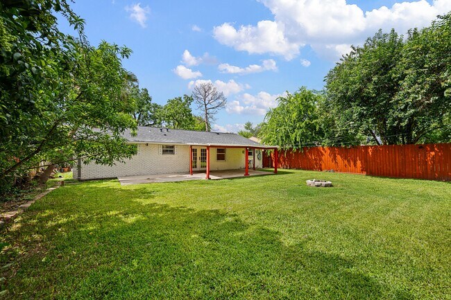 Building Photo - 5718 Greencraig Dr