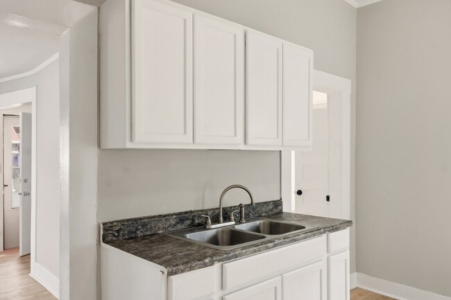 Building Photo - 8 Hames St