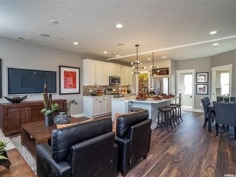 Building Photo - Beautiful home within walking of Station Park with HOA swimming pool.