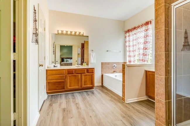 Building Photo - Charmer in Blanco River Village with Amazing Back Patio!