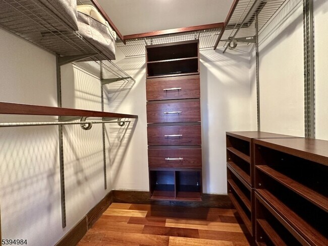 Building Photo - 12 Maple Ave