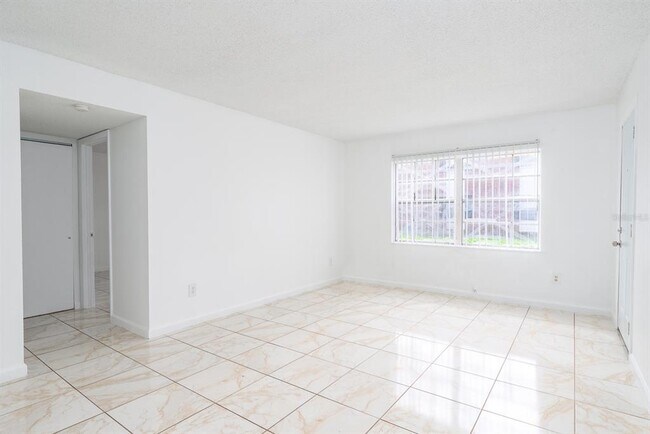 Building Photo - 5325 Curry Ford Rd