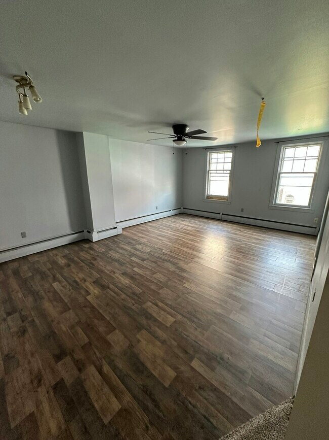 Building Photo - 2 W Big Spring Ave