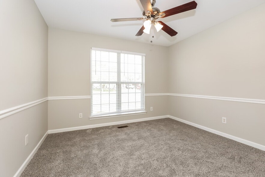Building Photo - 806 Bristol Dr