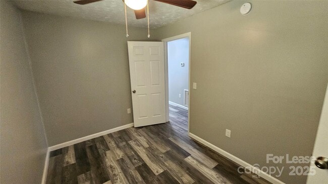 Building Photo - 355 Round Knob Church Rd