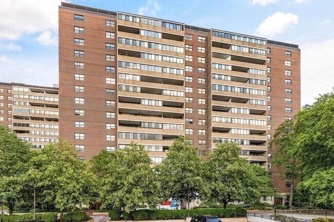 Building Photo - 9 Hawthorne Pl