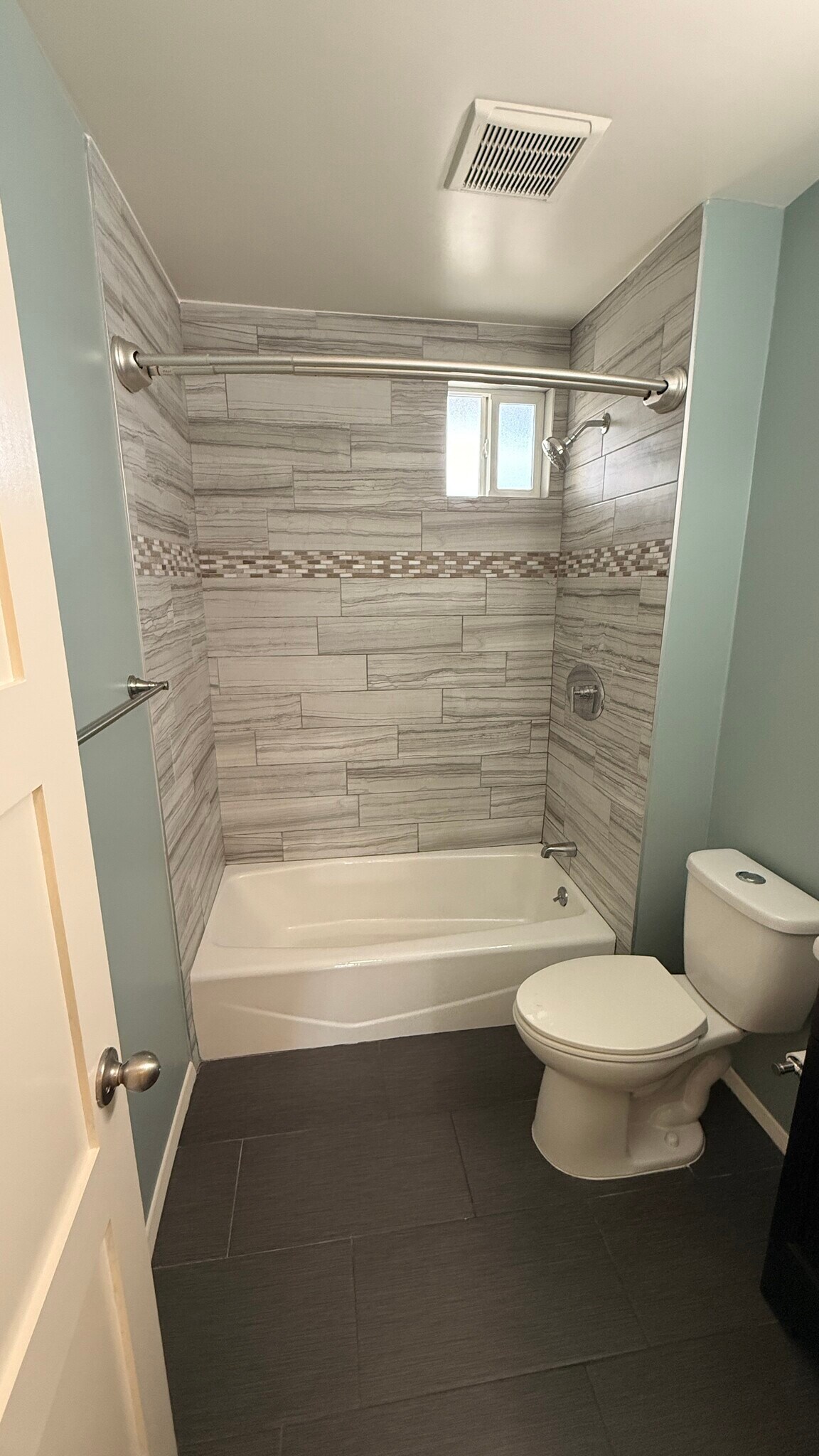 Building Photo - 659 W Riggin St