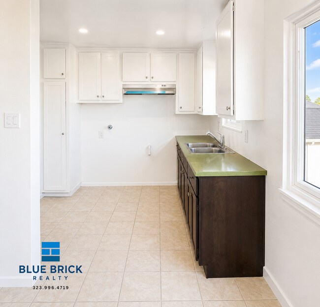 Building Photo - 628 S Burger Ave