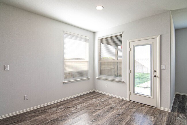 Building Photo - 1219 Santa Clara Dr
