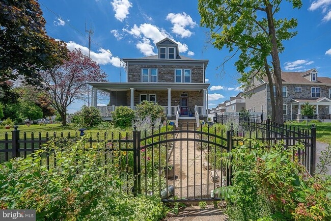 Building Photo - 7350 Ridge Ave