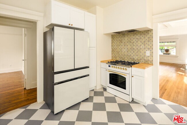 Building Photo - 2332 W 31st St