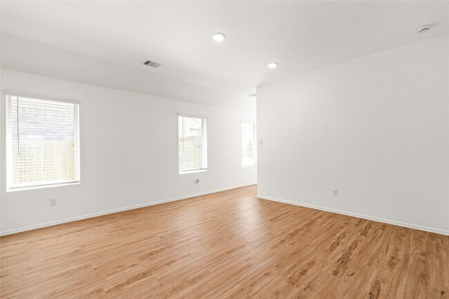 Building Photo - 2039 Barrett Gables Dr