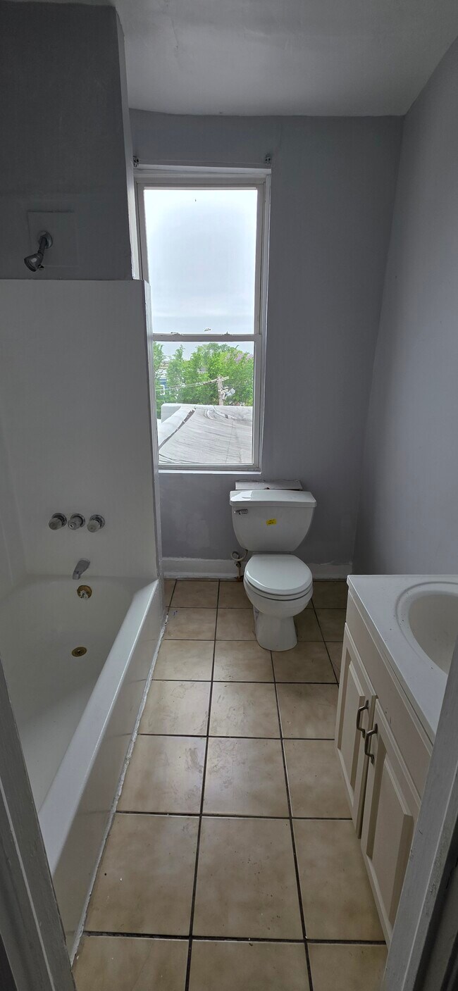 Building Photo - 2572 McCulloh St