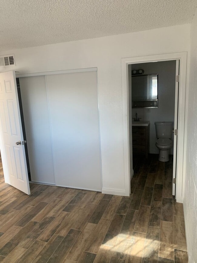Building Photo - 1 Bedroom 1 Bath In Central Las Vegas Newly Renovated