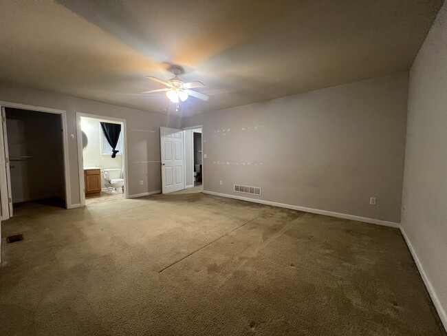 Building Photo - 122 Spence St