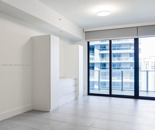 Building Photo - 1010 Brickell Ave