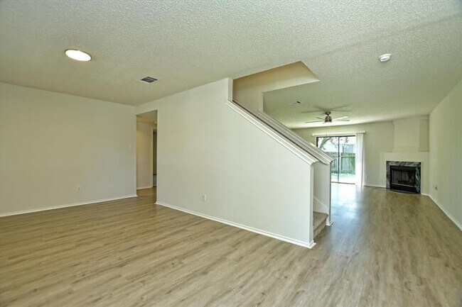 Building Photo - 1201 Pike Path