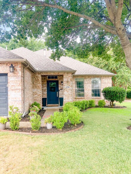 Building Photo - 2700 Cypress Point Dr