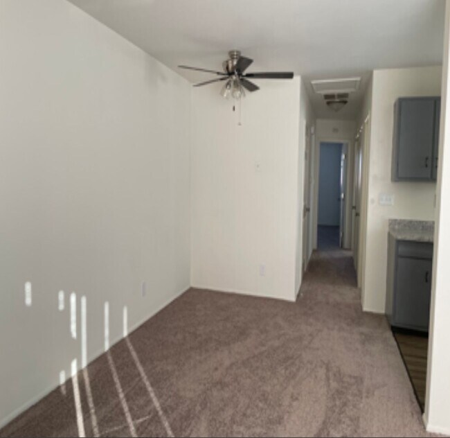 Building Photo - 2 bedroom ranch style apartment