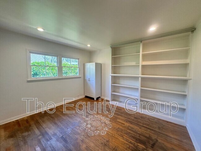 Building Photo - 1531 W Laurel Ave