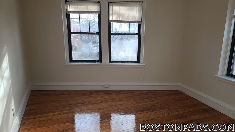 Building Photo - 349 Pleasant St